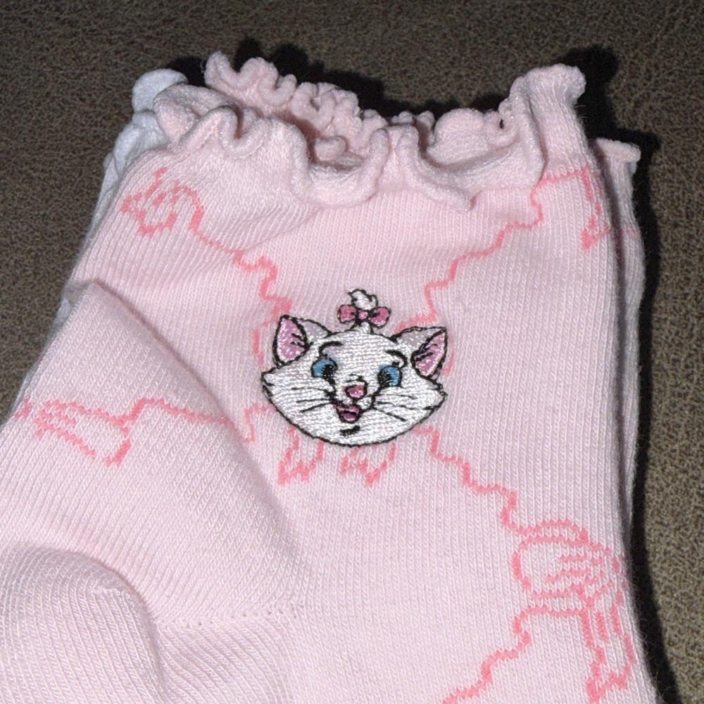 Disney Classics Marie cat Character Socks - Picture 2 of 6